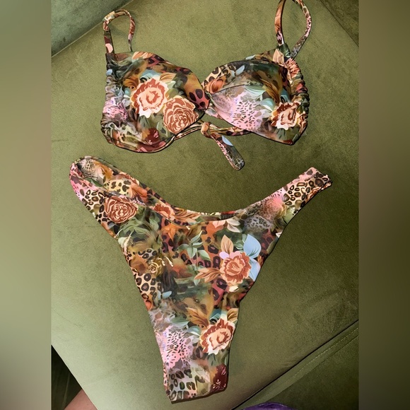 *NWOT* Floral Print Bikini Set - Picture 2 of 3